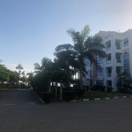 Almasi Oceanfront Nyali Mombasa Exterior foto