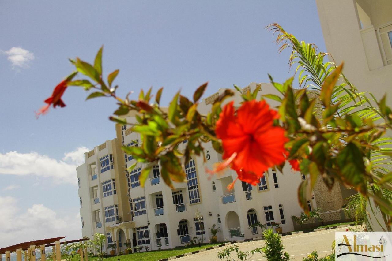 Almasi Oceanfront Nyali Mombasa Exterior foto