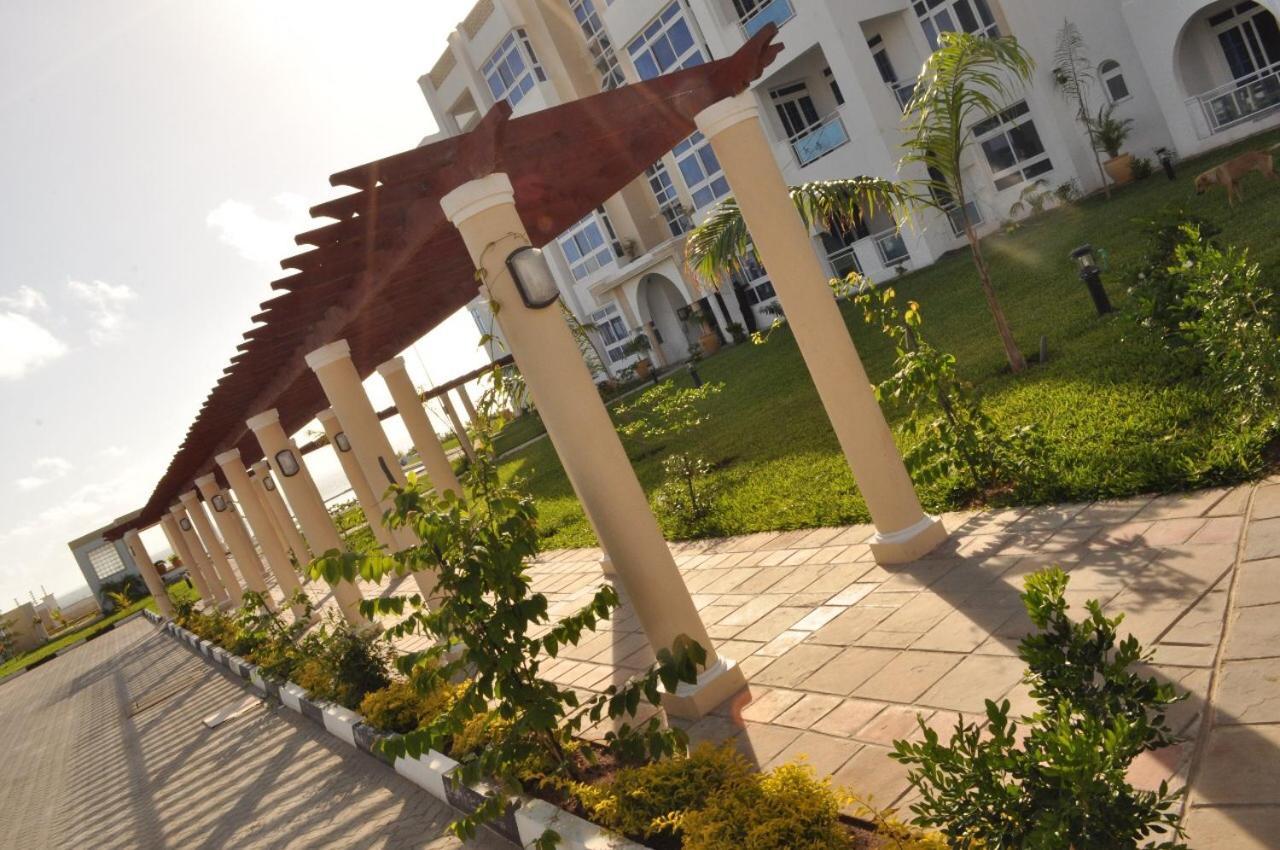 Almasi Oceanfront Nyali Mombasa Exterior foto