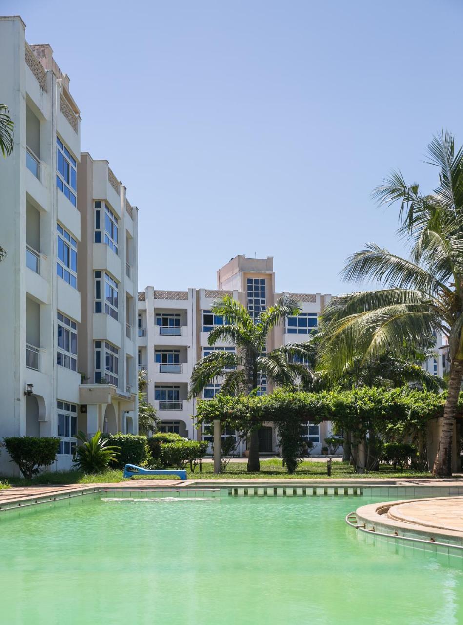 Almasi Oceanfront Nyali Mombasa Exterior foto