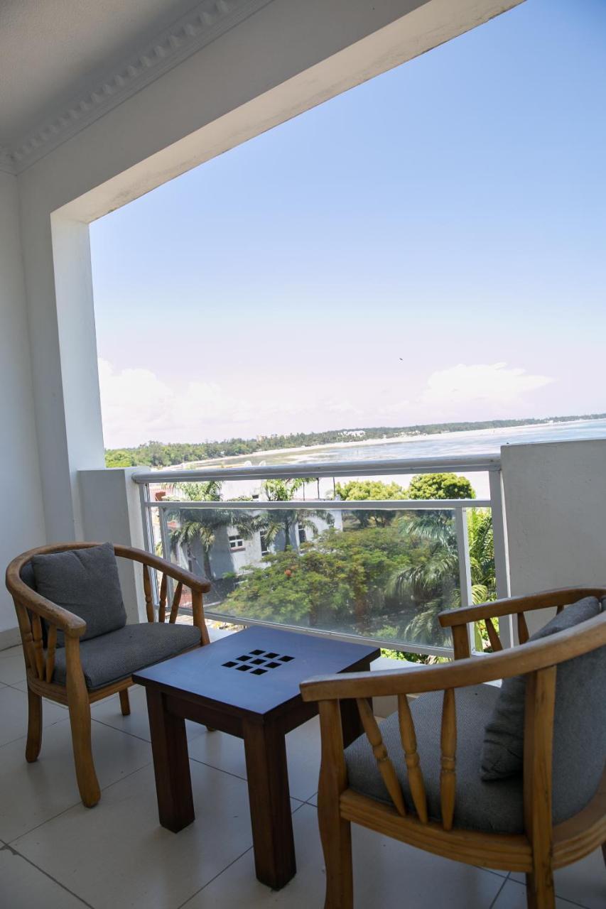 Almasi Oceanfront Nyali Mombasa Exterior foto