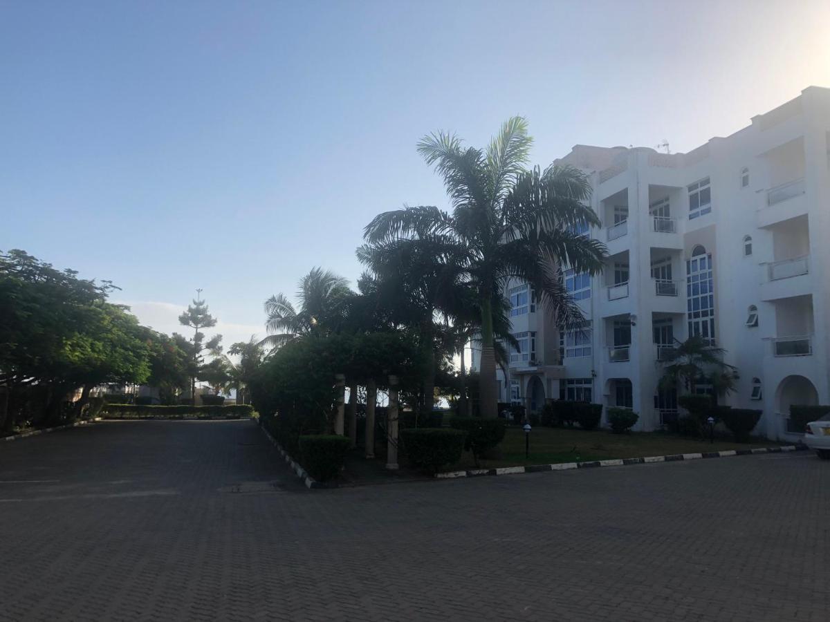 Almasi Oceanfront Nyali Mombasa Exterior foto